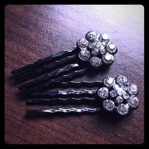 💋NWOT Trendy Rhinestone Flower Hairpins Neverworn